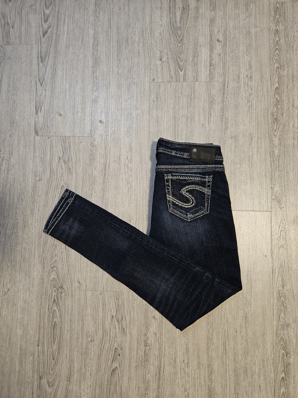 Silver 29x31 Women's Aiko Dark Indigo Mid-Rise Skinny Jeans